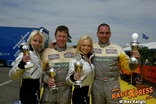 Seat winnaars in goed gezelschap van RaceXpress babes